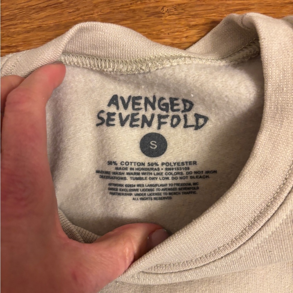 Avenged Sevenfold tour Cream Skeleton Print Men's Sweatshirt size small - Picture 2 of 5